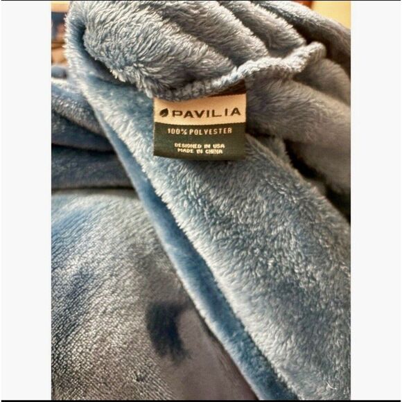 Wearable Pavilion NECK WARMER HOODED PONCHO BLANKET - Picture 2 of 3